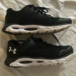 Under Armour Hover Infinite 3 sneakers